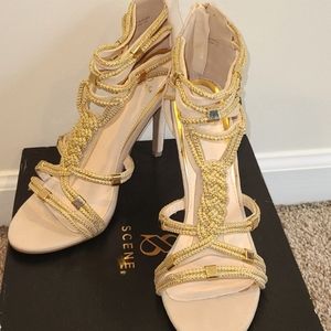 Never worn beige & gold zip up heel